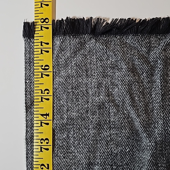 Shawl Wrap Scarf Muffler White Black Herringbone Soft Fringe Warm Cozy - Picture 8 of 9